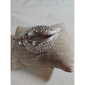 Vintage leaf brooch